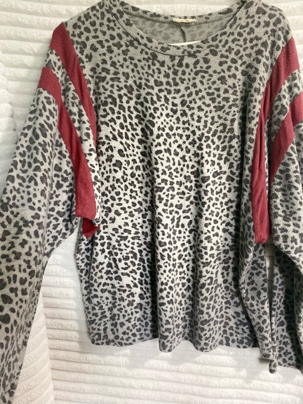 1.4.3. Story by Line Up Gray Leopard Print Top